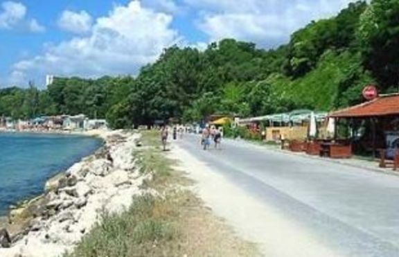 Откриха труп на варненец близо до крайбрежната алея във Варна 