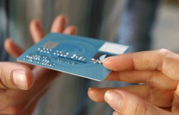 Пазаруването с карта води до покупка на излишни калорични продукти
