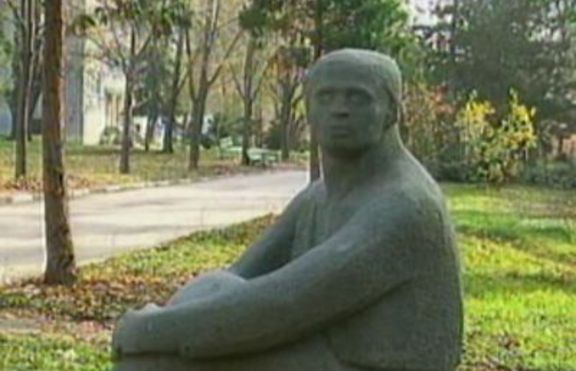 Паметникът на вечния студент е в Русе