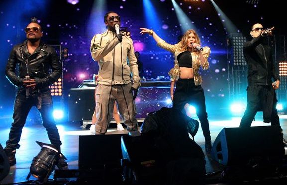 “Black Eyed Peas” откриха младежка академия в Калифорния 