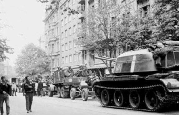 Пражка пролет - На 20 август 1968 година войски на Варшавския договор окупират Чехословакия