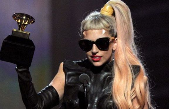 Ексцентричната Lady GaGa ще открие наградите на MTV