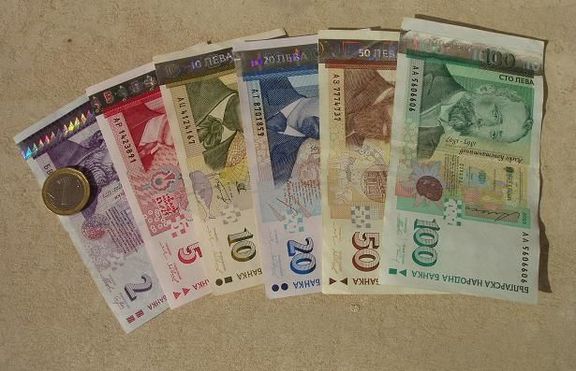 Заради нарастването на таксите за обучение в университетите, все повече студенти теглят кредити  