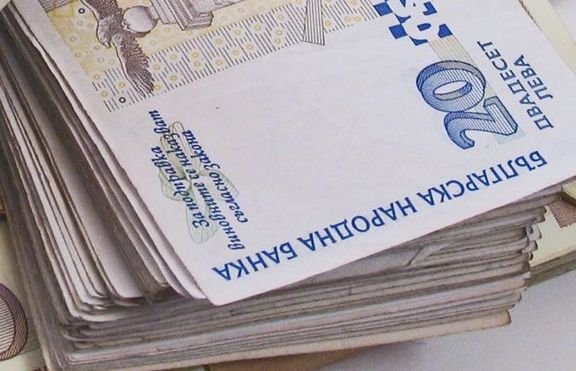 Ученик намери чанта, пълна с пари и я предаде в полицейското управление
