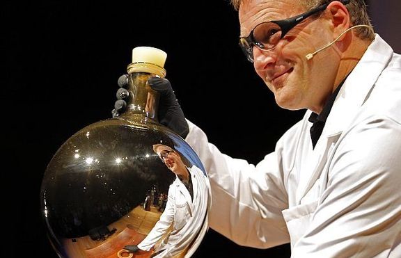 Проф.  Даниел Шехтман с Нобелова награда за химия за 2011 г. 