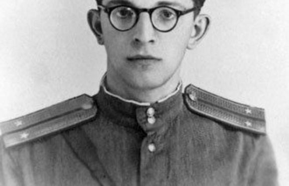 Кой е Аркадий Стругацки?