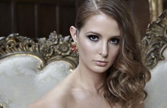 Мили Макинтош на корицата на FHM