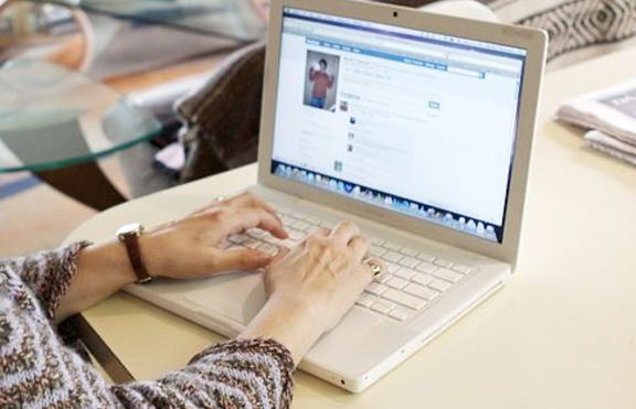 33% от хората слагат край на връзката си чрез Facebook, email или SMS