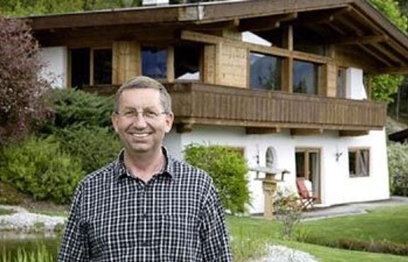 Милионер, дарил всичките си пари, се чувства щастлив 