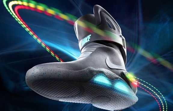 Новите маратонки на Nike светят и се завързват сами