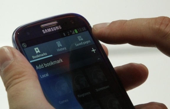 Samsung представя първия смартфон с Windows 8