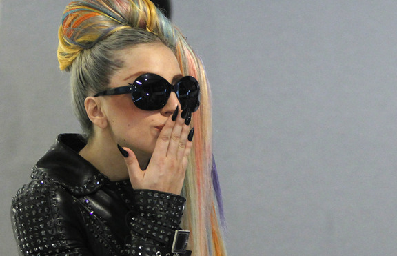Вижте кое малко българско чудовище ще види Lady GaGa на живо :)