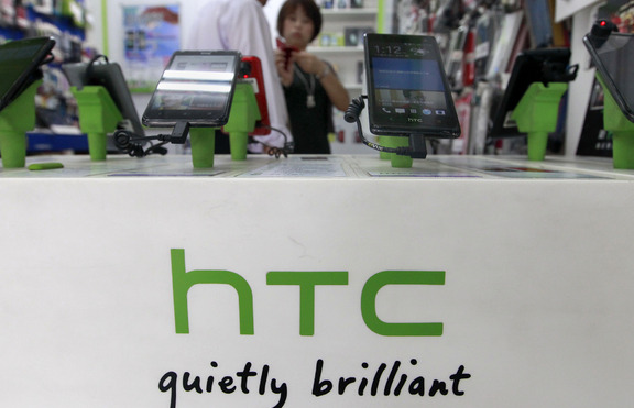 HTC следва примера на Apple 