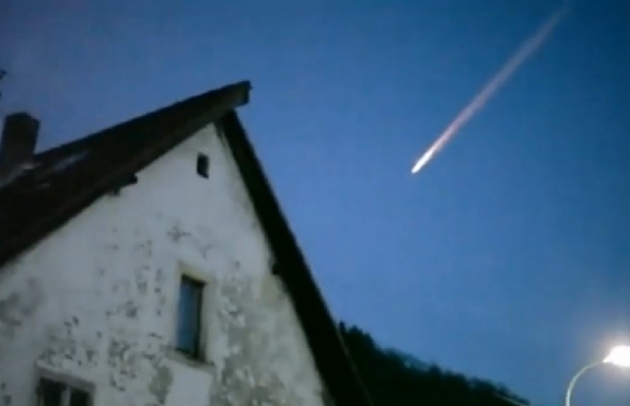 Светещ обект в небето над Германия на Бъдни вечер (+видео)