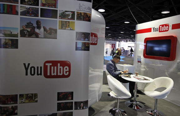 Какво прави Снежанка в Youtube?