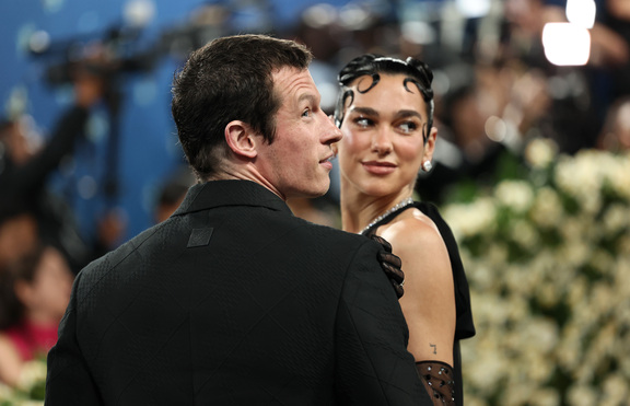 Калъм Търнър: Нямам търпение да остарея с Дуа Липа