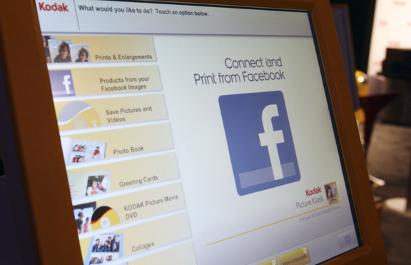 Много приятелите във Facebook = много стрес