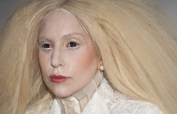 Lady GaGa отново е №1!