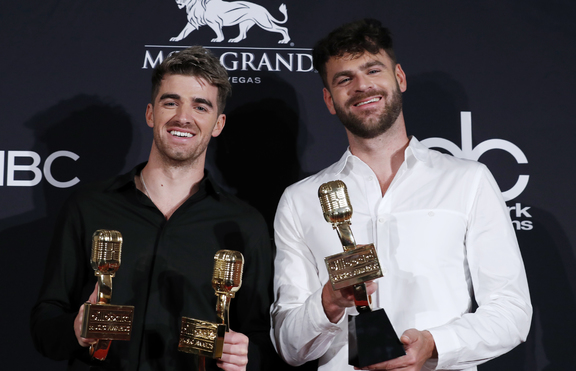 The Chainsmokers пият всеки ден