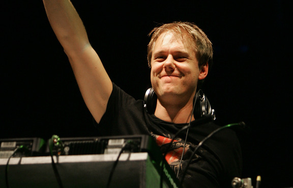 Утре пускат промо билети за спектакъла на DJ Armin van Buuren 