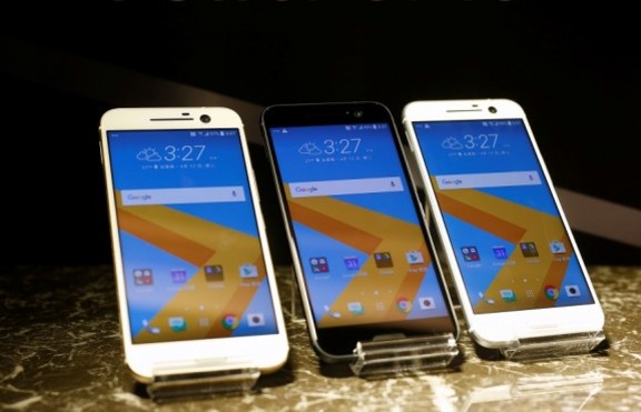 HTC планира да продаде смартфон бизнеса си