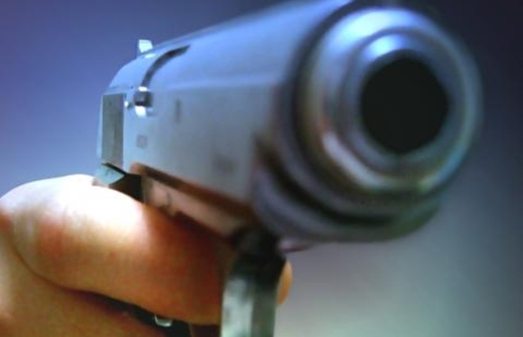 17-годишен ученик влезе в час с газов пистолет