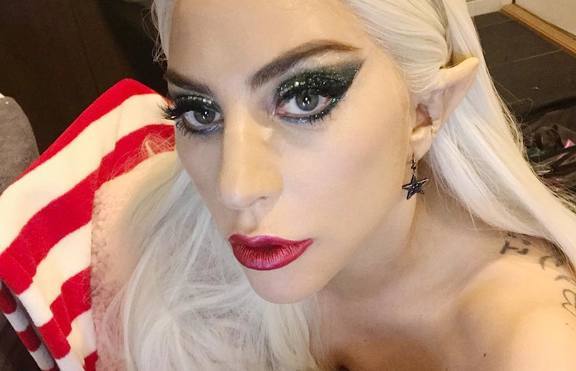 Коледно превъплъщение: Лейди Гага
