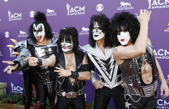 KISS издадоха най-голямата фото книга