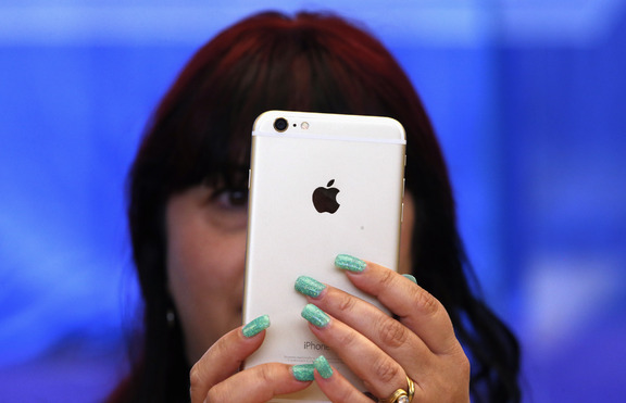 Дали наистина големият iPhone е закъснял?