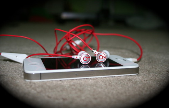 Apple ще закупи Beats Audio 