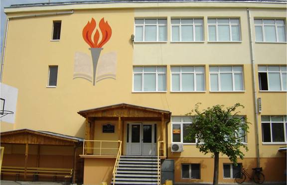 Ядосана майка наби учителката на дъщеря си