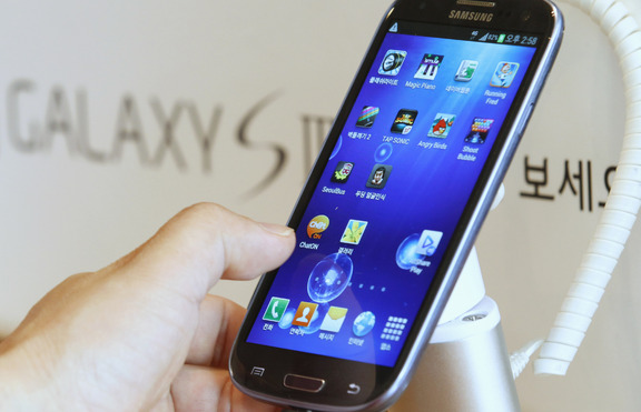 Samsung ще разбие конкуренцията с телефон с нечуплив екран