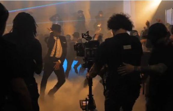 Видео към песента на Крис Браун - “Turn Up the Music”