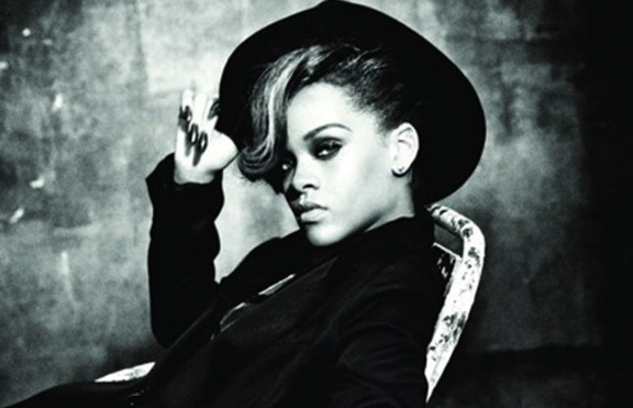 Риана представи обложка към новата си песен “Talk that Talk”