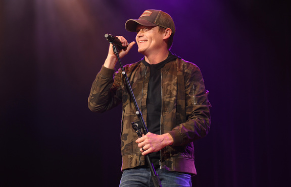 Вокалистът на 3 Doors Down с рак в четвърти стадий