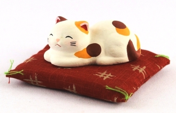 12 часа спасяваха играчка, мяукаща като котка 