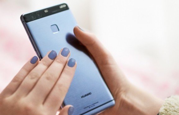 Huawei P9 пристига в новия си син цвят
