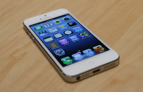 Apple „затрупан“ от предварителни заявки за iPhone 5