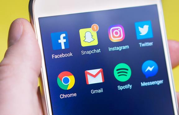 Младите изоставят Facebook