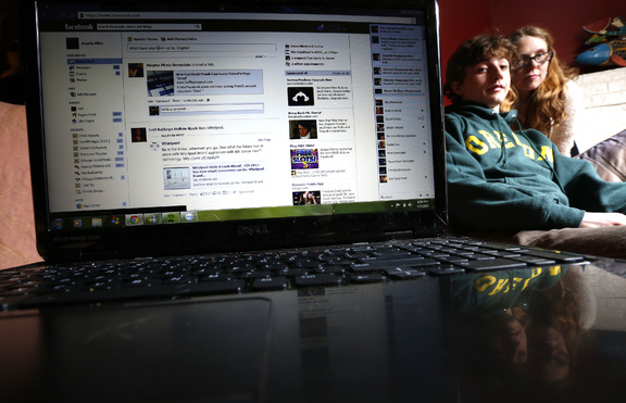Запомняме по-лесно Facebook статуси, отколкото човешки лица