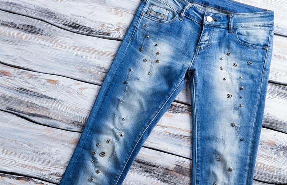 Дънките с украшения завладяха есента