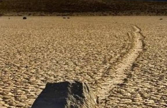 Странен феномен в Долината на смъртта в Калифорния