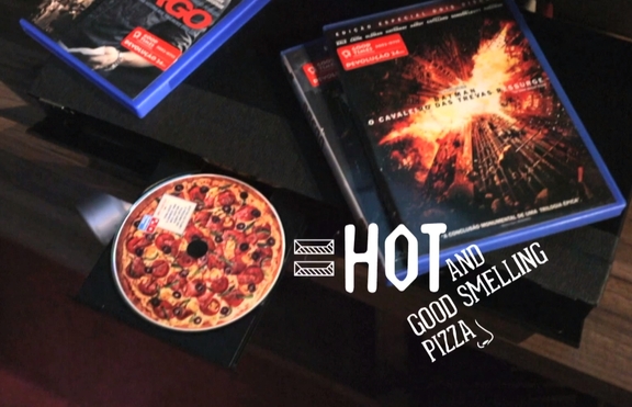 Пицария създаде DVD дискове, миришещи и изглеждащи като пица (+видео)