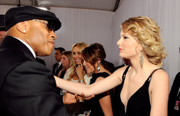 Тейлър Суифт и рапърът LL Cool J се подготвят за наградите Грами