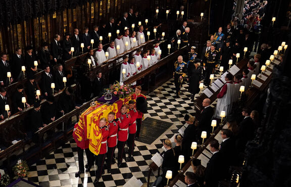 Вчера се състоя погребението на кралица Елизабет Втора Тя почина