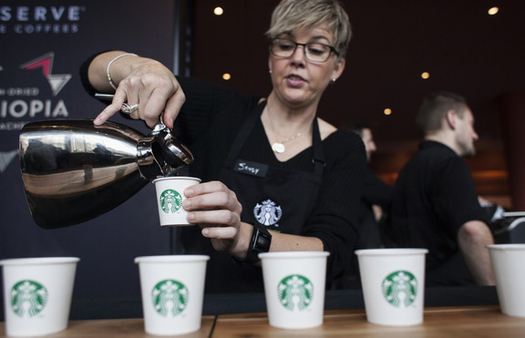 Starbucks ще предлага безжично зареждане в заведенията си 