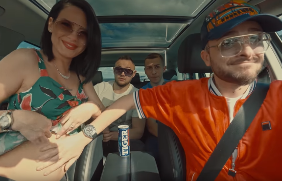 Криско посвещава песен на бебето си?