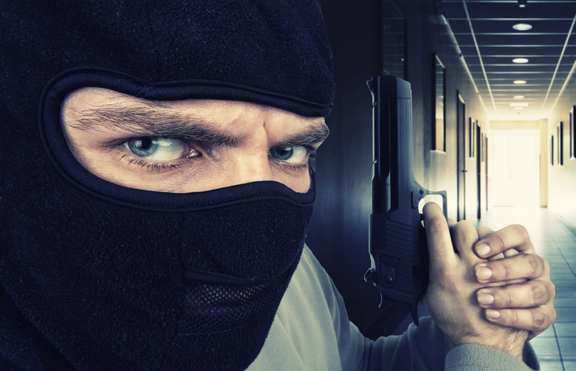 Как Facebook може да доведе крадци у дома ти