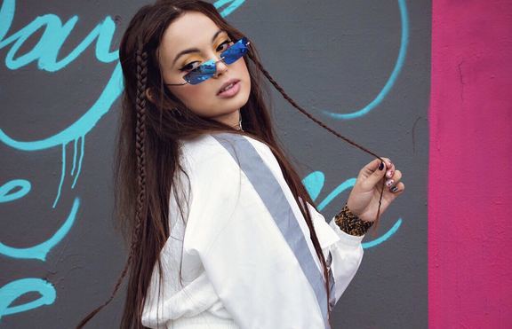 Ева Пармакова като принцеса на бала