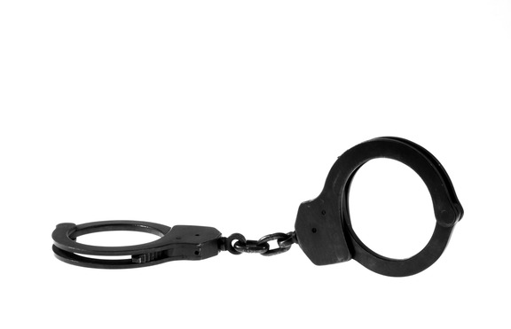 82-годишна баба атакува въоръжен банков обирджия